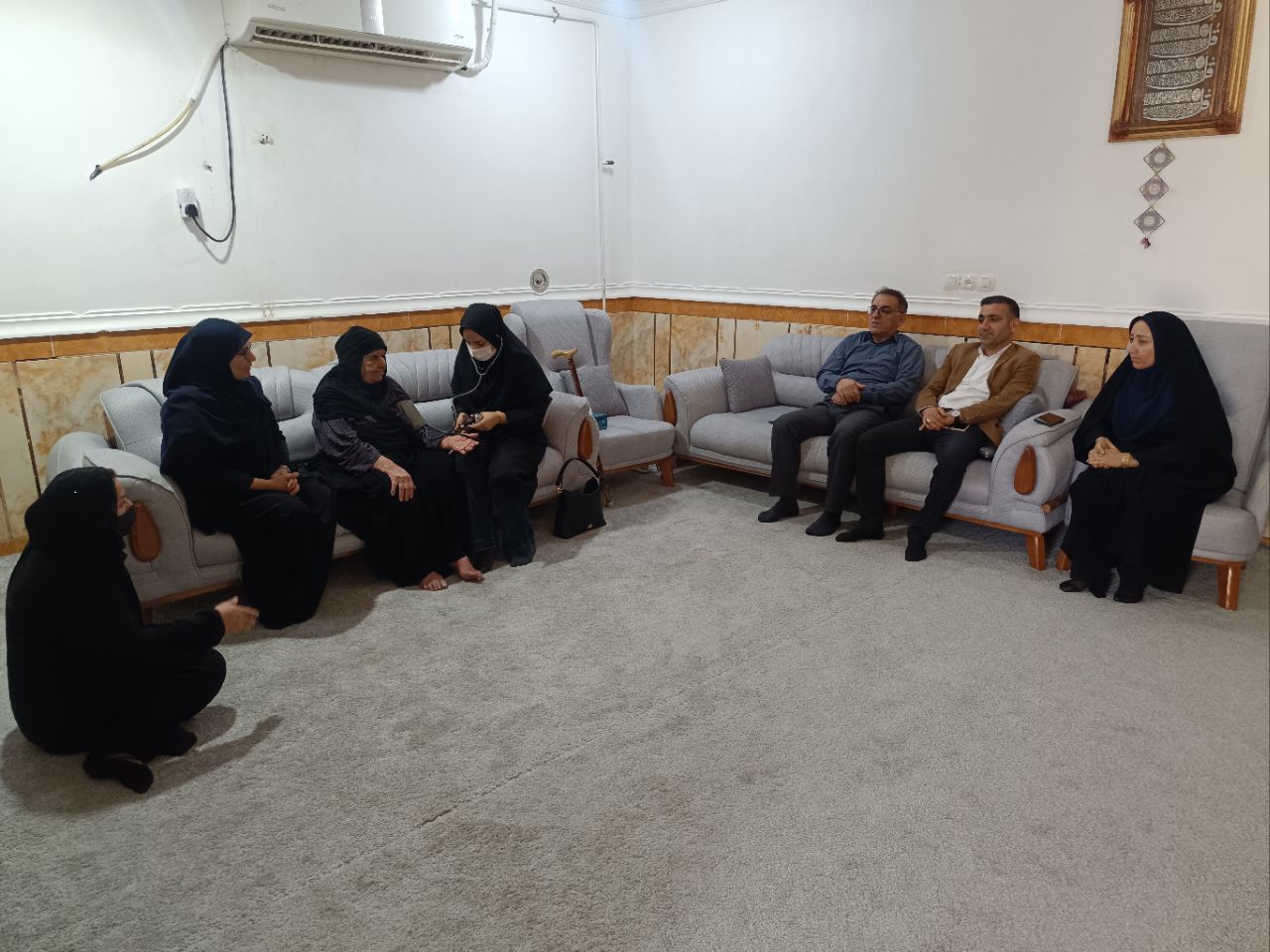 تجلیل از مسنترین بانوی شهرستان بهمئی و تکریم سالمندان تحت پوشش پایگاه بهداشتی شهید چیره نژاد