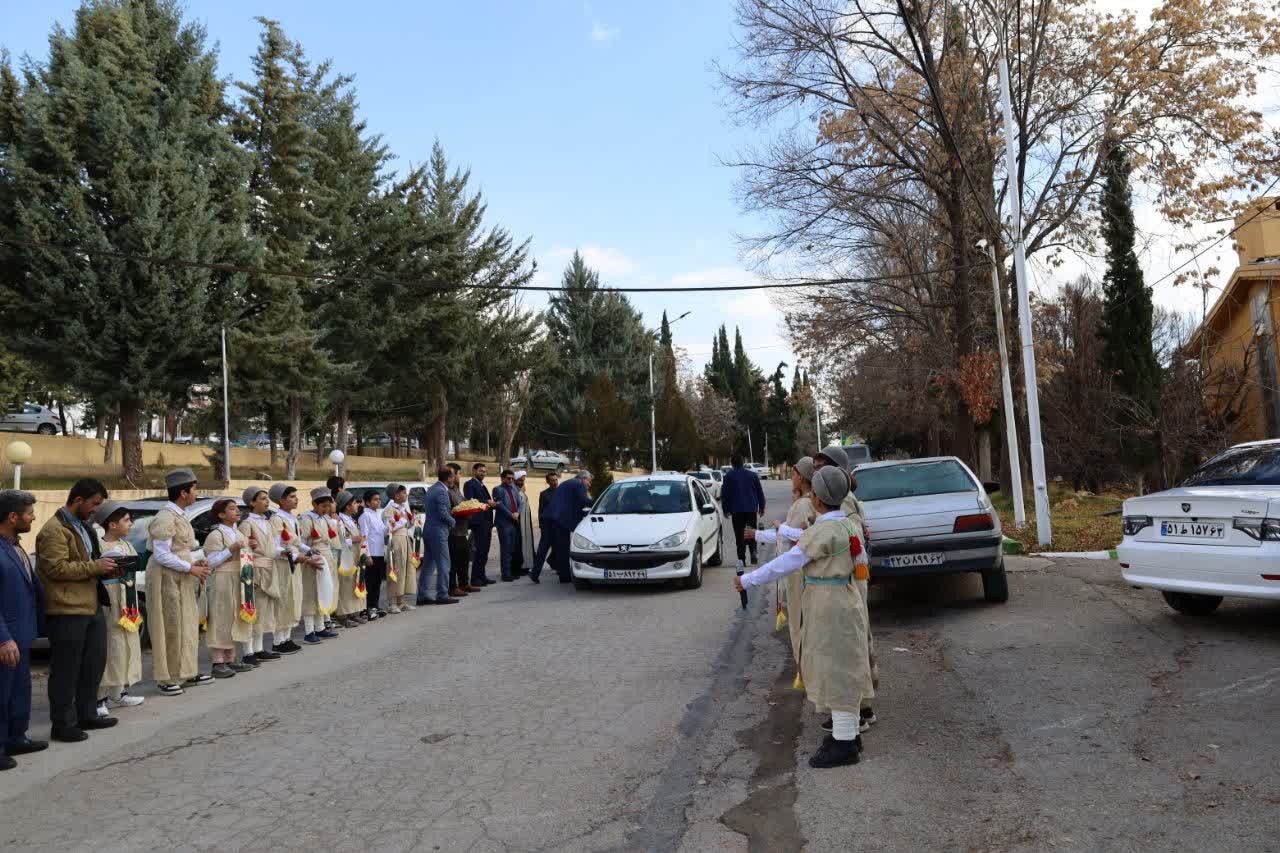 تقدیر از کارمندان دانشگاه علوم پزشکی یاسوج در روز ولادت حضرت فاطمه زهرا(س) و روز مادر