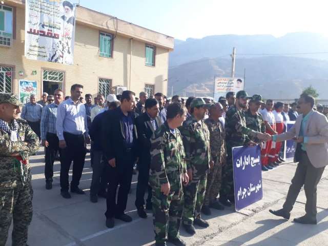 شرکت مدیریت وکارکنان شبکه بهداشت ودرمان چرام درصبحگاه مشترک نیروهای نظامی وانتظامی بابسیج ادارات